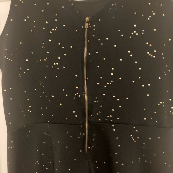 Comfy Holiday Dress just the right amount Sass - Picture 3 of 3